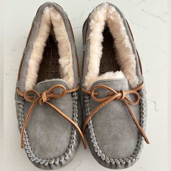 UGG Dakota Slipper Size 7 - Picture 1 of 5